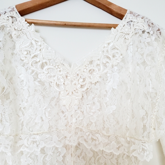 Vintage white lace sheer wedding dress - Picture 6 of 10